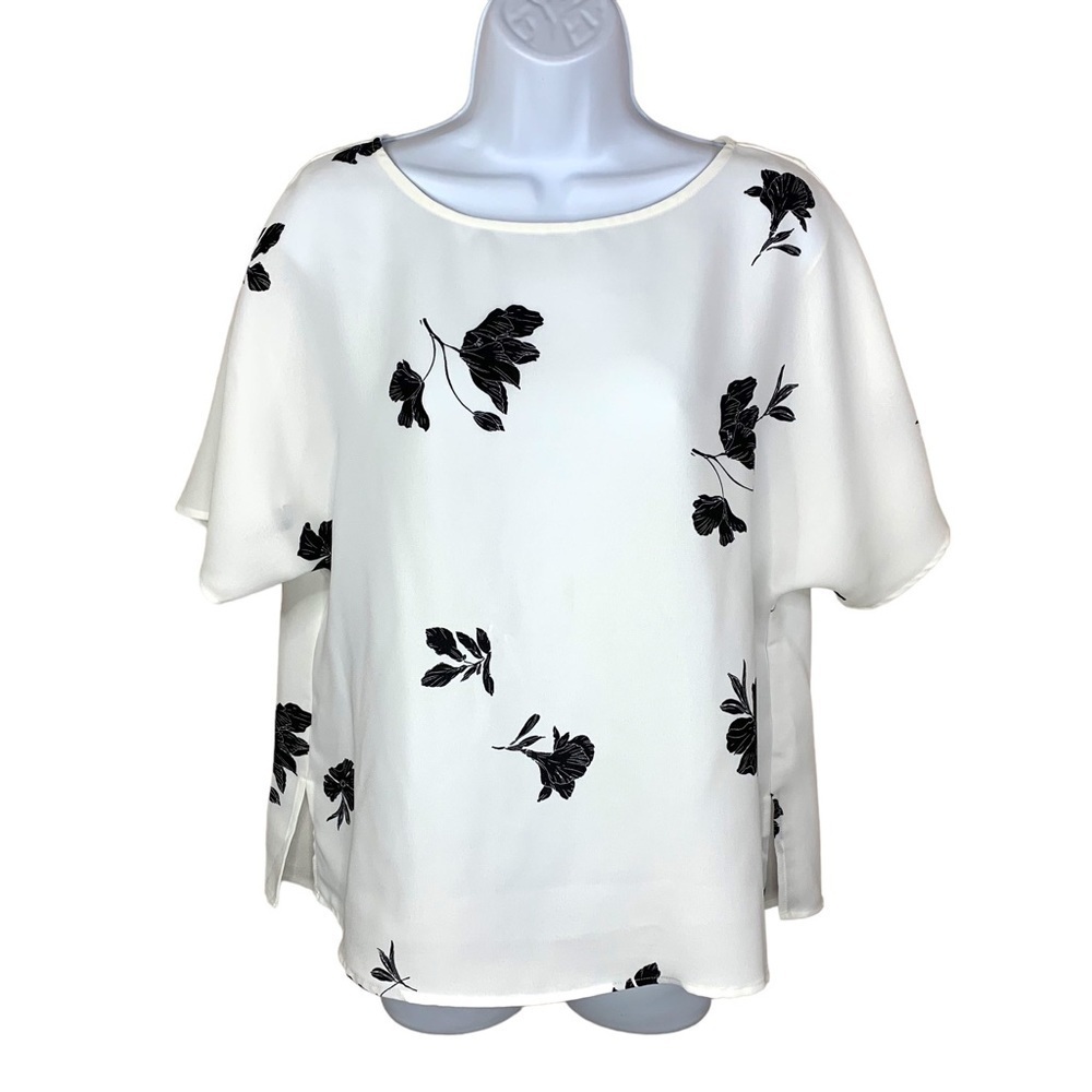 Vince Camuto Floral Blouse White Black Flowy Short Sleeve Roomy Fit Small